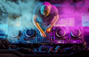DJ
