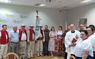 Uroczystość poświęcenia tablicy ku czci Lecha Kaczyńskiego