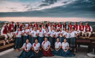 Zespół Regionalny Istebna z Istebnej w strojach góralskich