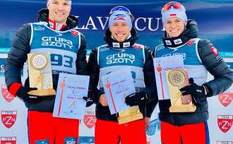 Dominik (w środku) i Mateusz (z prawej) na podium Mistrzostw Polski (foto: PZN facebook)