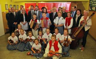 Uczestnicy uroczystości przywrócenia placówki