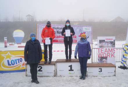 Podium Mistrzostw Polski Amatorów kategoria K40: miejsce 1. Kujawska Joanna, miejsce 2. Marszałek Ewa; obecne Wójt Gminy Istebna Łucja Michałek oraz Wicemarszałek Województwa Śląskiego