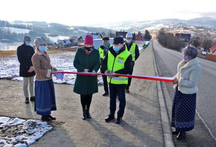 Oddanie do użytku chodnika na Beskidzie