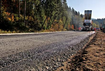 Droga Czadeczka 18.10.17 - Położenie pierwszej warstwy asfaltu