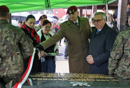 Uroczystość odsłonięcia tablicy kpt. Ignacego Gazurka