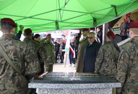 Uroczystość odsłonięcia tablicy kpt. Ignacego Gazurka