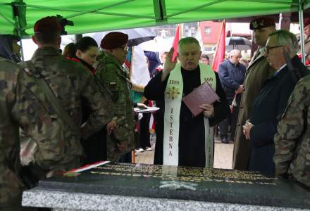 Uroczystość odsłonięcia tablicy kpt. Ignacego Gazurka