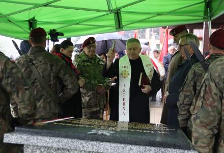 Uroczystość odsłonięcia tablicy kpt. Ignacego Gazurka