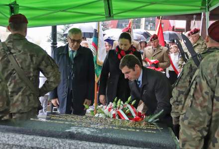 Uroczystość odsłonięcia tablicy kpt. Ignacego Gazurka