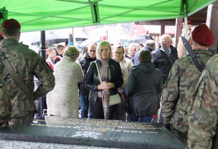 Uroczystość odsłonięcia tablicy kpt. Ignacego Gazurka