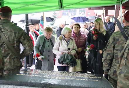 Uroczystość odsłonięcia tablicy kpt. Ignacego Gazurka