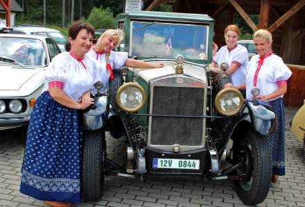 Zjazd zabytkowych samochodów