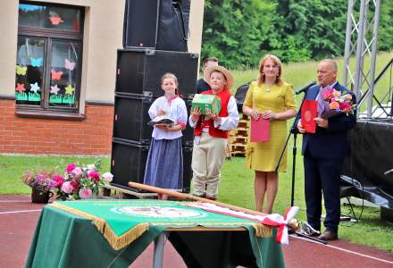 Uroczystość poświęcenia sztandaru