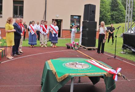 Uroczystość poświęcenia sztandaru
