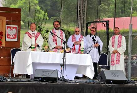 Uroczystość poświęcenia sztandaru