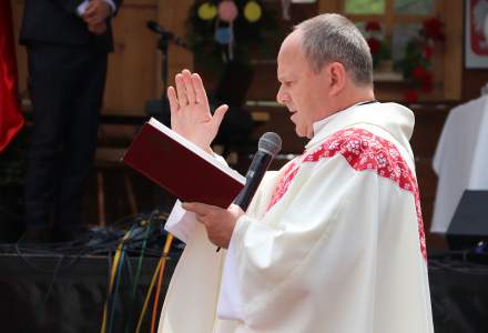 Uroczystość poświęcenia sztandaru