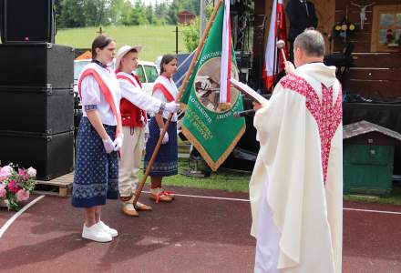 Uroczystość poświęcenia sztandaru