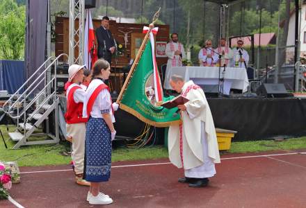 Uroczystość poświęcenia sztandaru