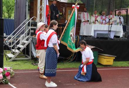 Uroczystość poświęcenia sztandaru