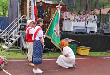 Uroczystość poświęcenia sztandaru