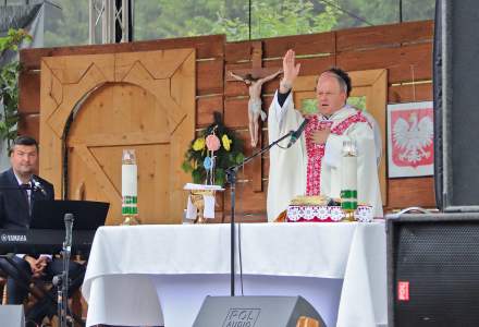 Uroczystość poświęcenia sztandaru