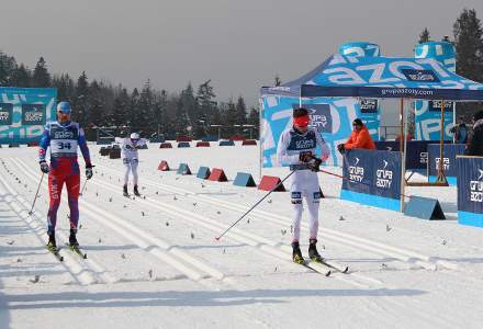 Mateusz Haratyk (nr 33) na finiszu finału sprinterów