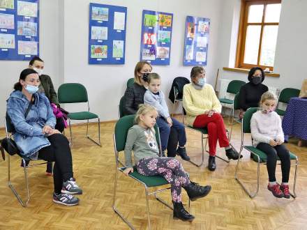Zaproszone dzieci i rodzie oraz jury