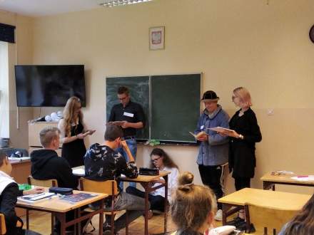 Narodowe czytanie uczniów w klasie