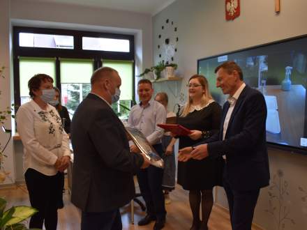 Uroczyste otwarcie nowej  Zielonej pracowni - biologiczno-chemicznej pn. Życie nicią malowane...