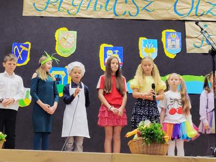 Fotorelacja z uroczystości Dnia Patrona w Zespole Szkolno-Przedszkolnym w Istebnej