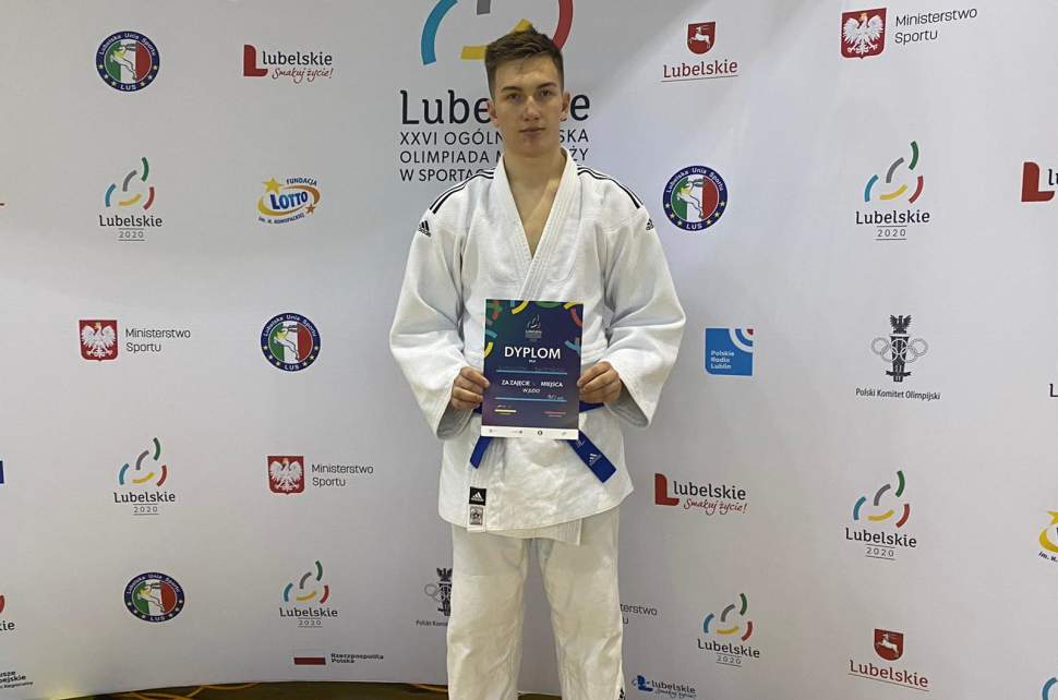 Bartosz Baczyński z dyplomem