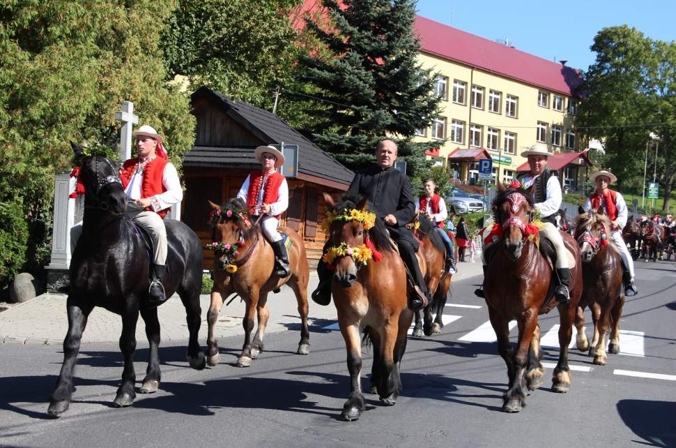 Korowód dożynkowy w Istebnej 2019