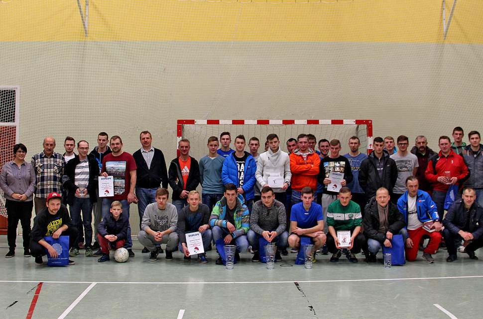 Uczestnicy i goście Mikołajkowego Turnieju Piłkarskiego